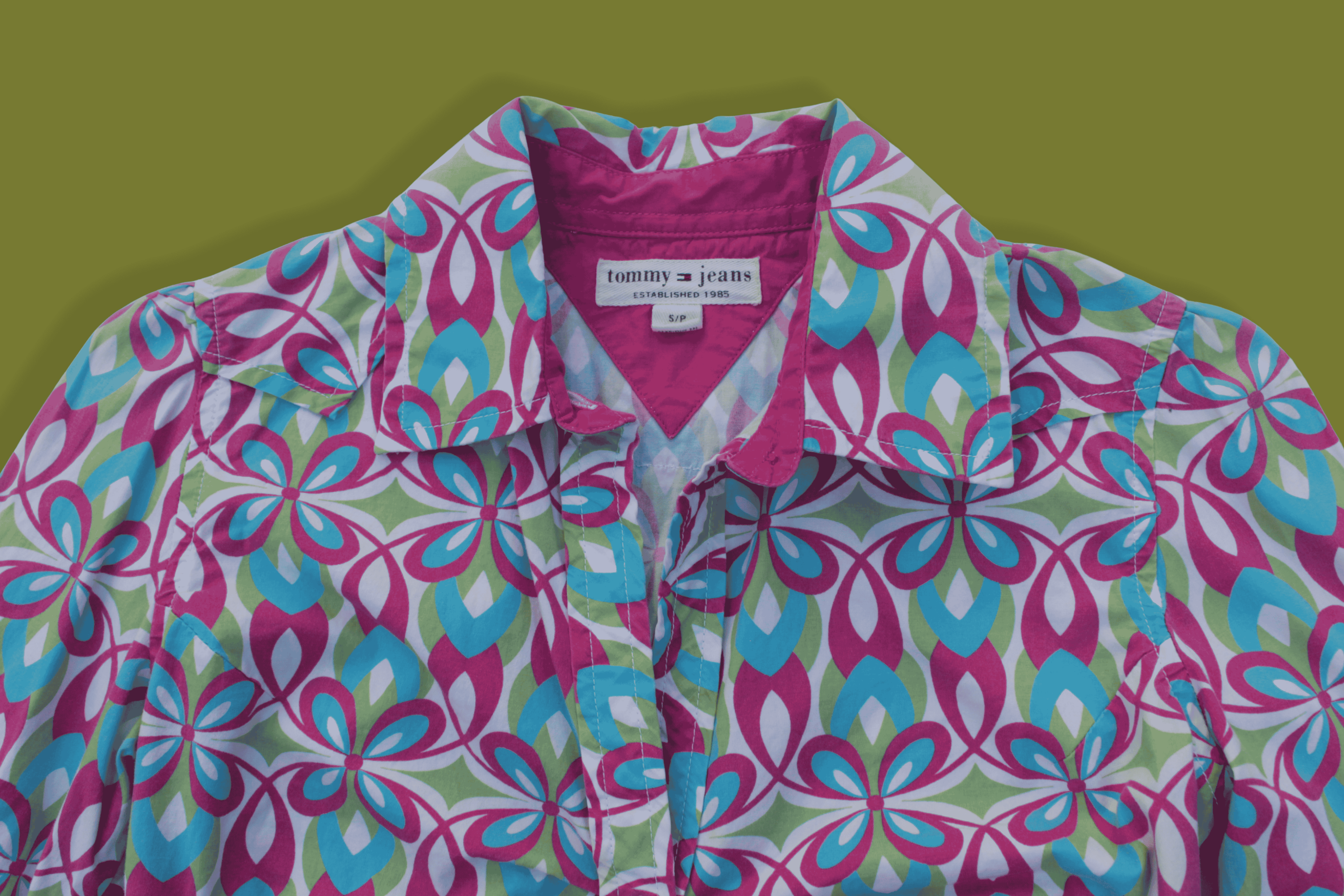 Bright Floral 70s style Fitted Button-up