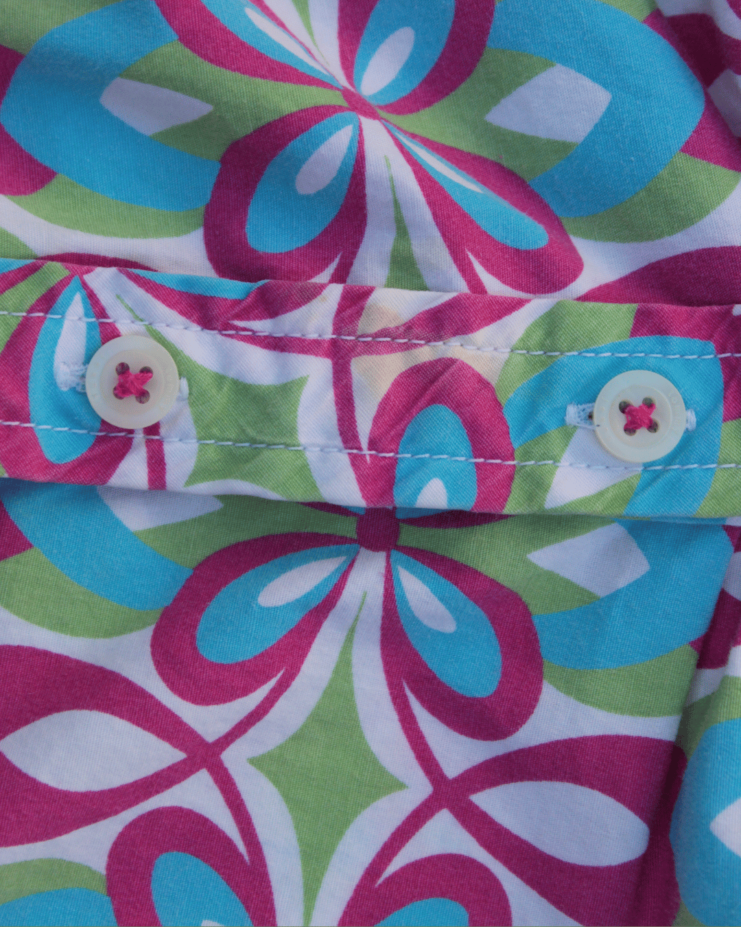 Bright Floral 70s style Fitted Button-up
